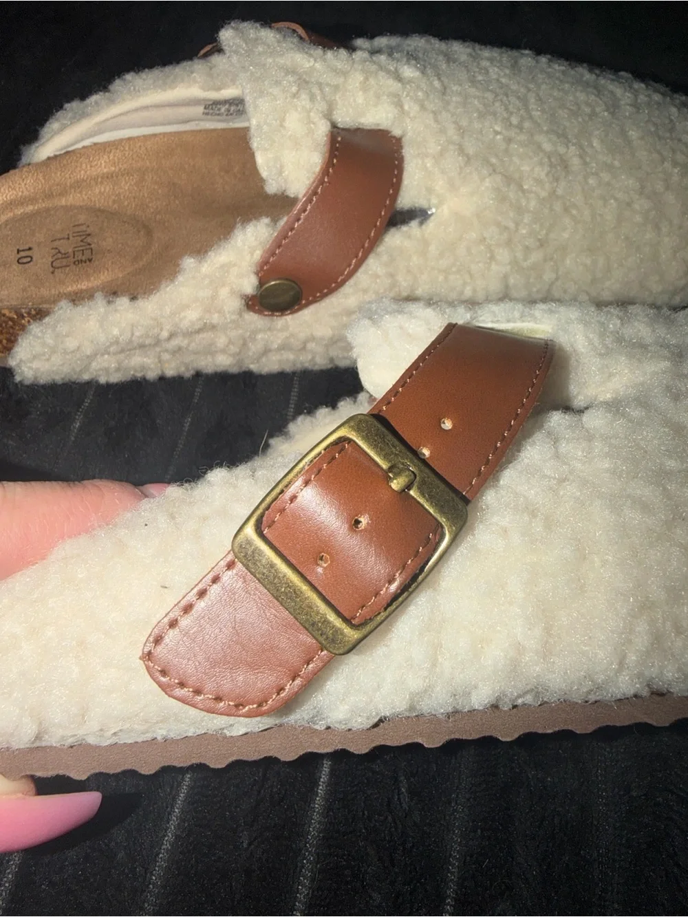Women’s Time & Tru Sherpa slide on cream & tan clogs in a US 10